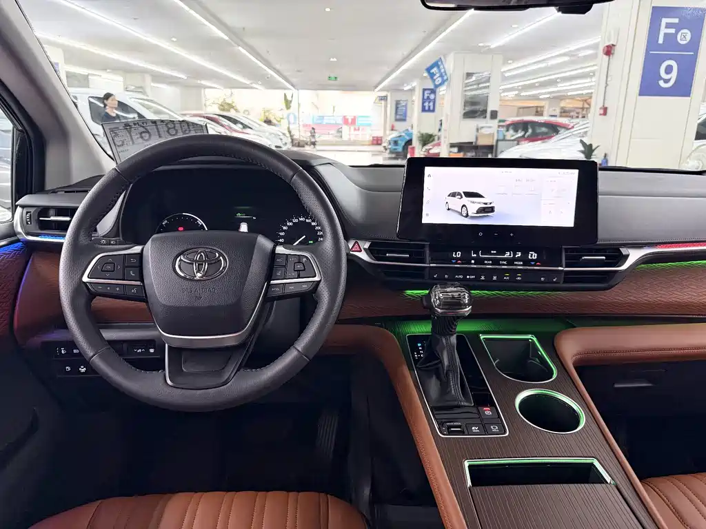 Toyota Sienna — миниатюра 6