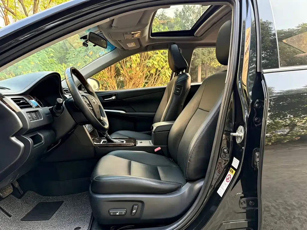 Toyota Camry — миниатюра 10
