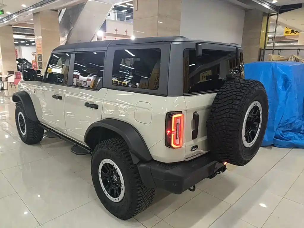 Ford Bronco — миниатюра 5