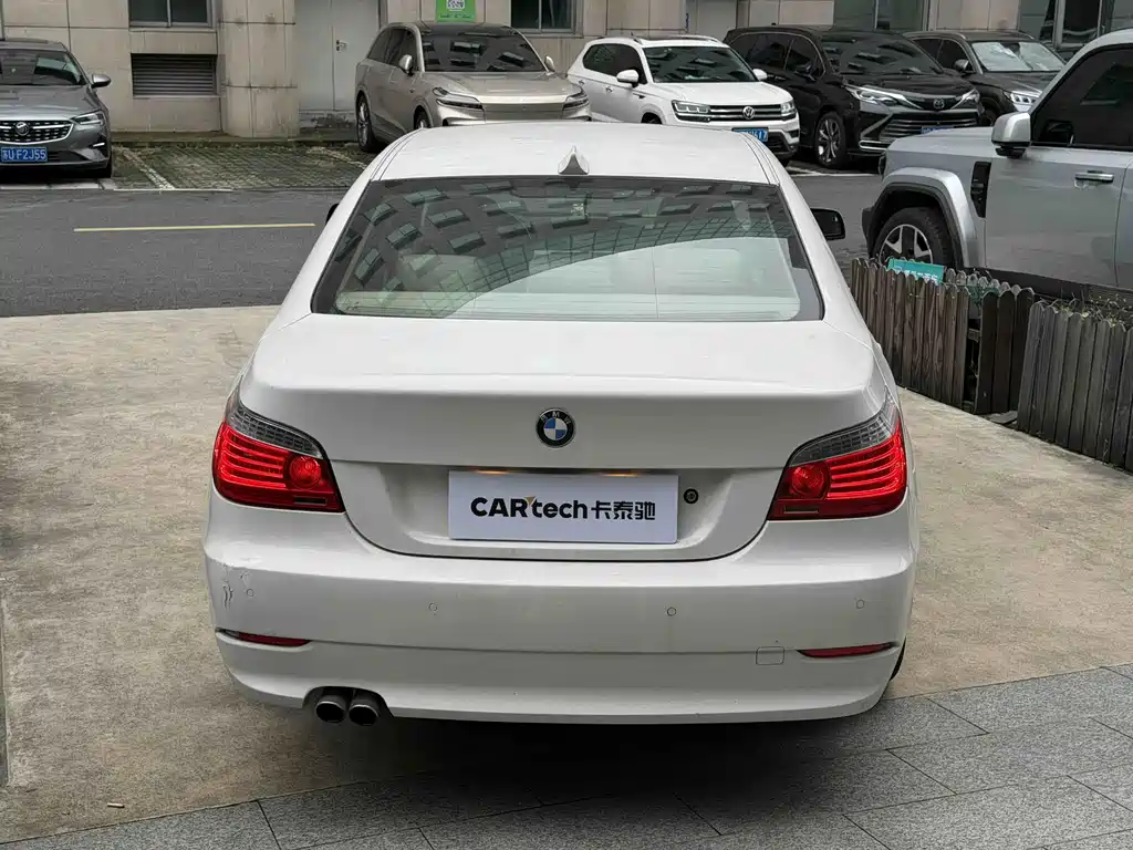 BMW 5 Series — миниатюра 4