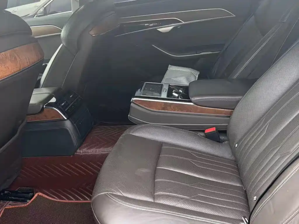 Audi A8 — миниатюра 5