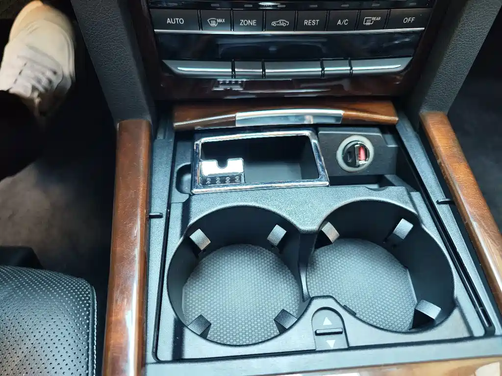Mercedes-Benz E-Class — миниатюра 16