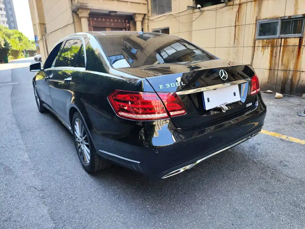 Mercedes-Benz E-Class — миниатюра 35