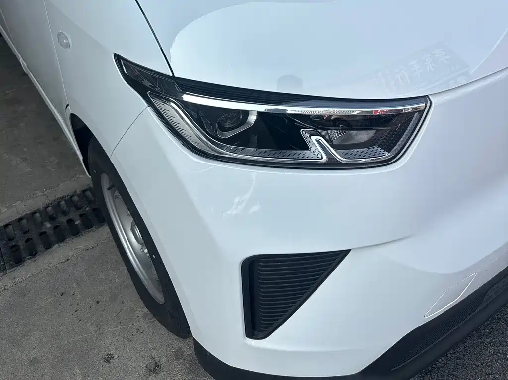 Wuling Yangguang — миниатюра 5