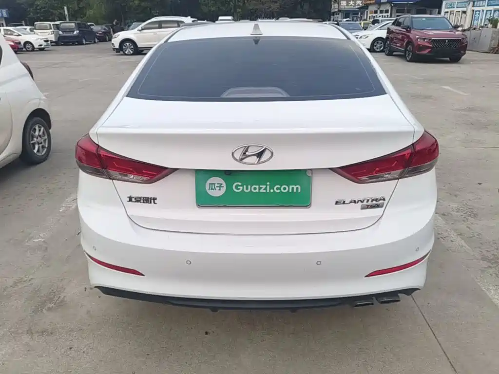 Hyundai Elantra — миниатюра 6