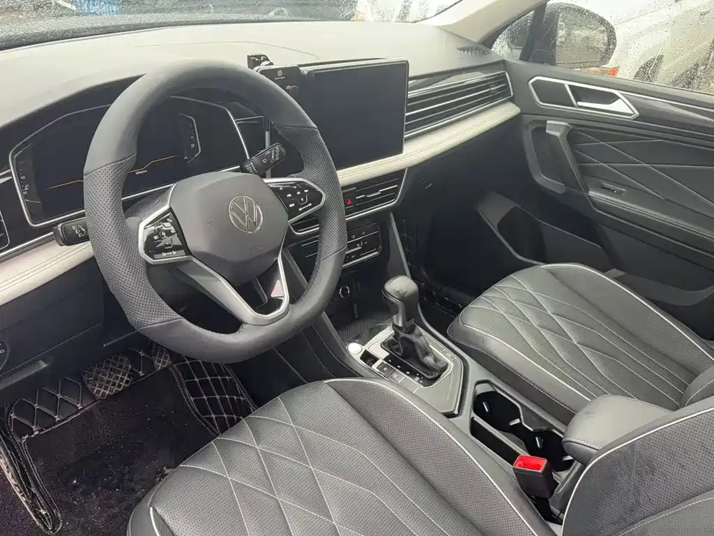 Volkswagen Tiguan L — миниатюра 2