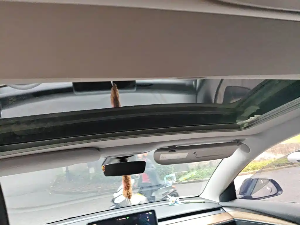 Tesla Model 3 — миниатюра 9