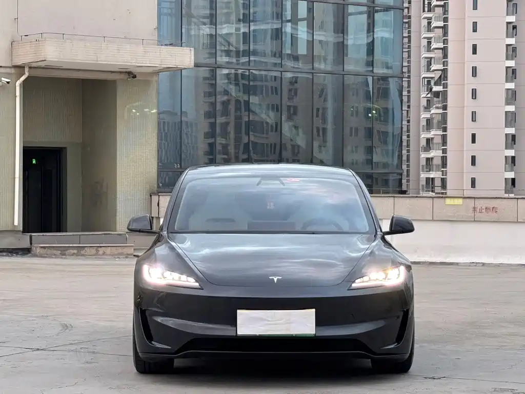 Tesla Model 3 — миниатюра 2