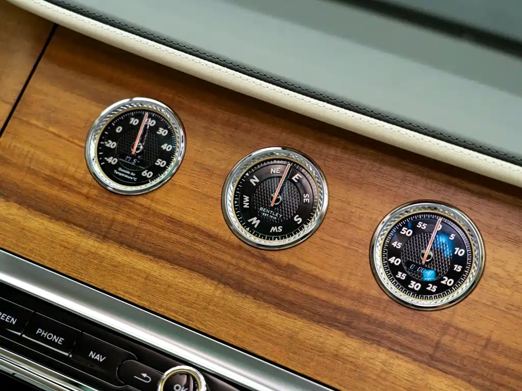 Bentley Flying Spur PHEV — миниатюра 23