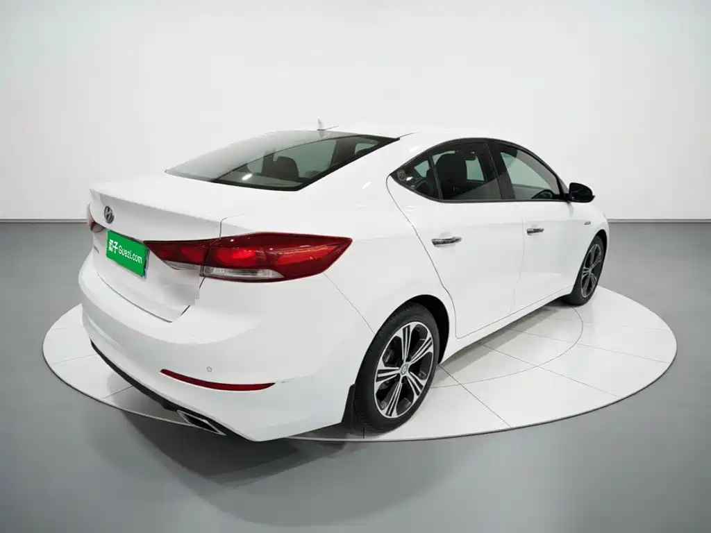 Hyundai Elantra — миниатюра 6