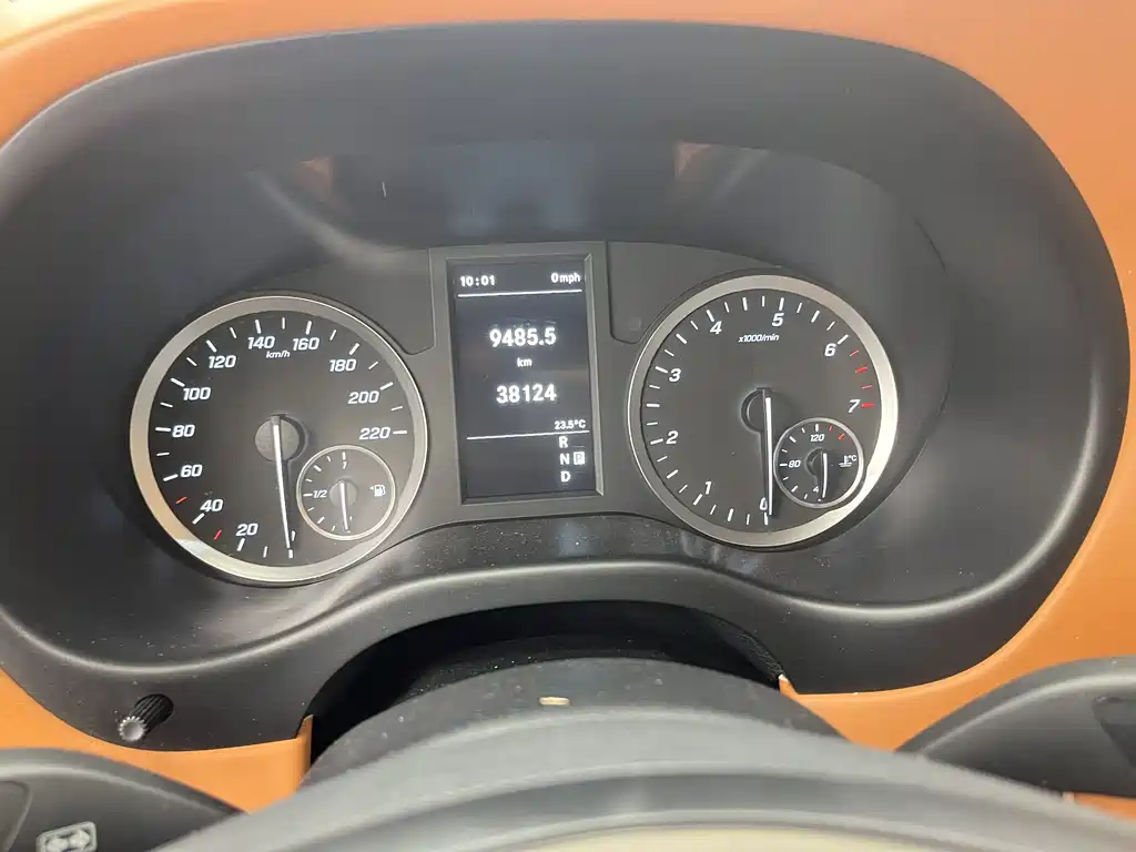 Mercedes-Benz Vito 2023 2.0T 7 мест