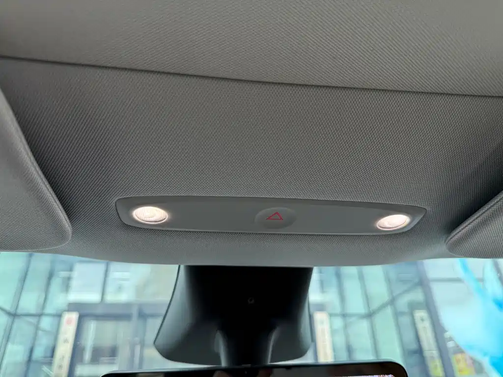 Tesla Model Y — миниатюра 25