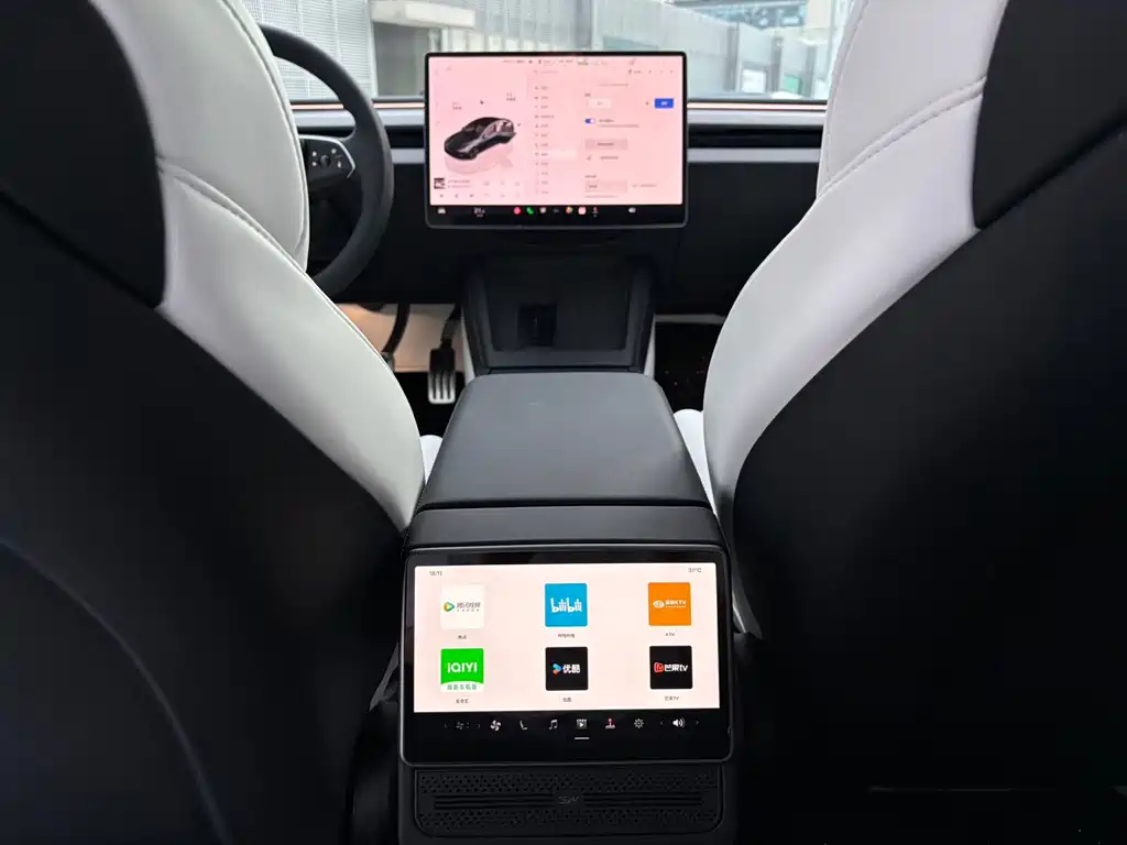 Tesla Model 3 — миниатюра 10
