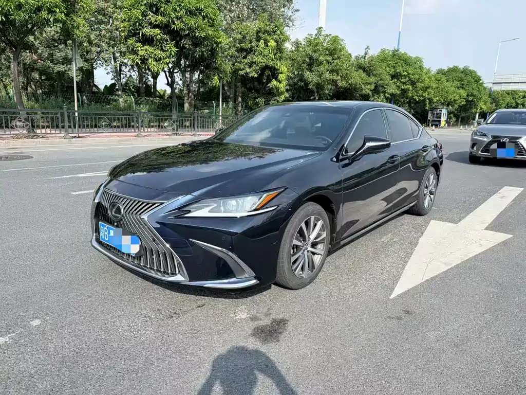 Lexus ES 2021