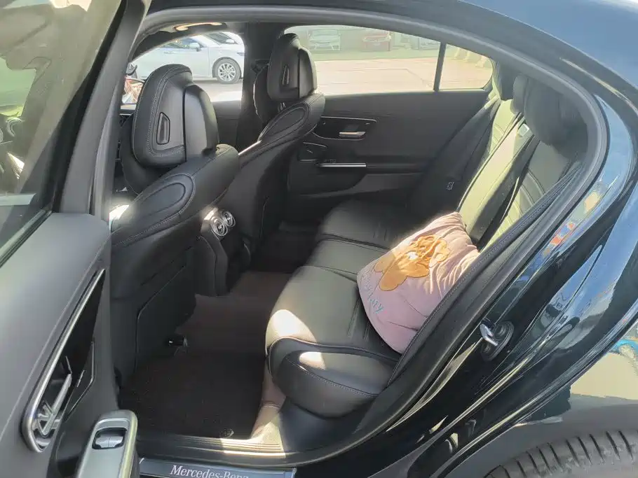 Mercedes-Benz C-Class — миниатюра 11