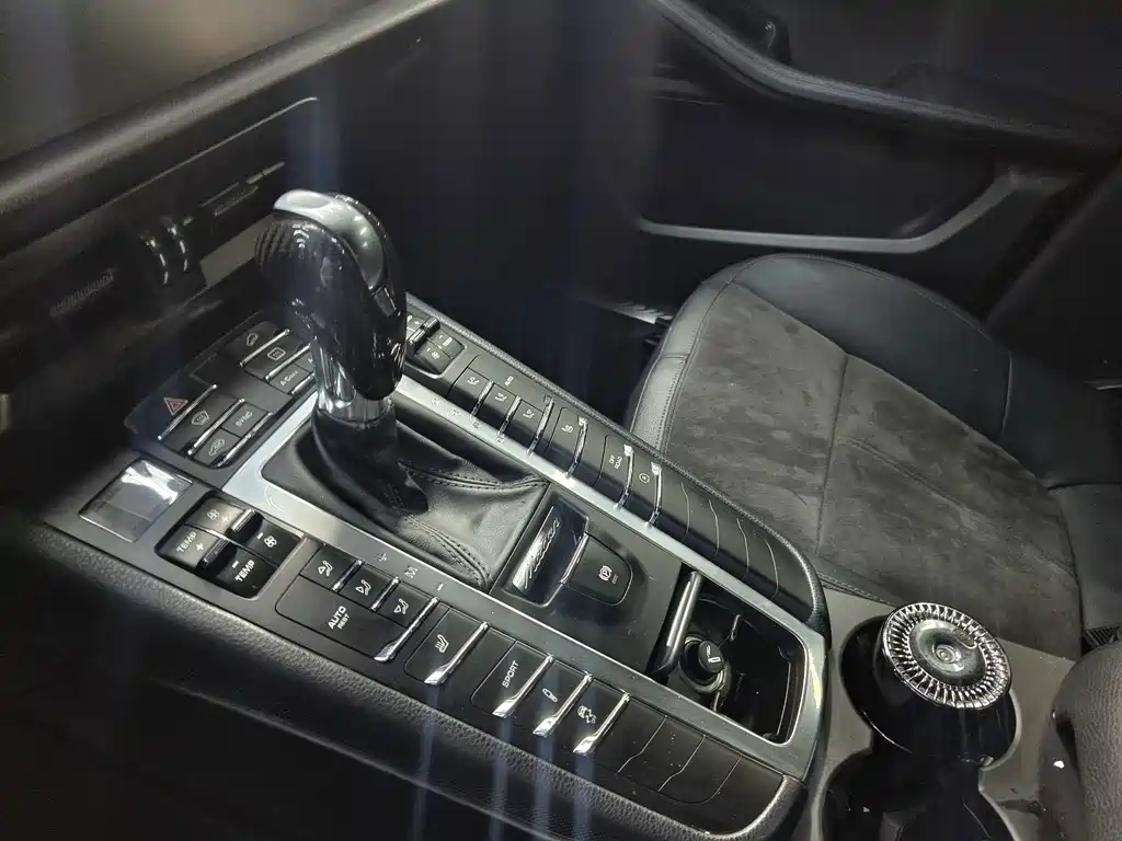 Porsche Macan — миниатюра 6