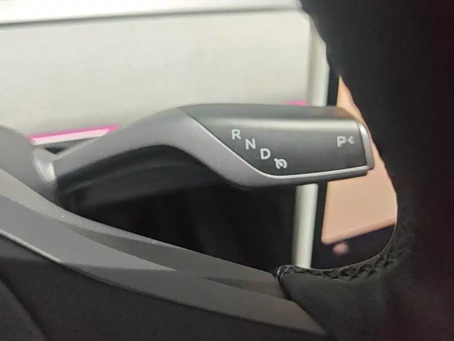 Tesla Model Y — миниатюра 16