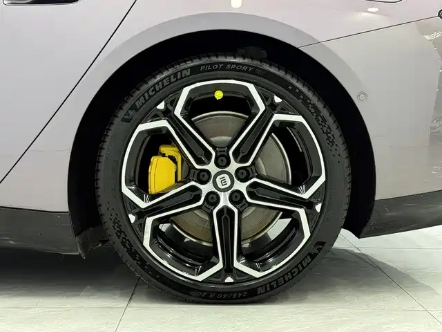 Xiaomi SU7 — миниатюра 9