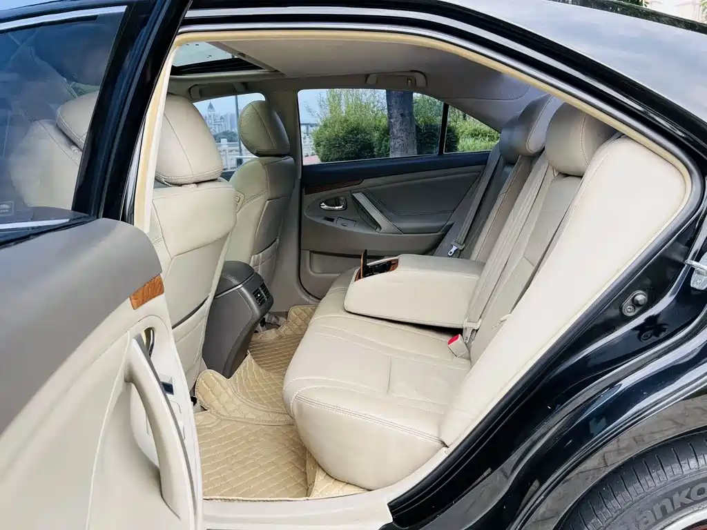 Toyota Camry — миниатюра 6
