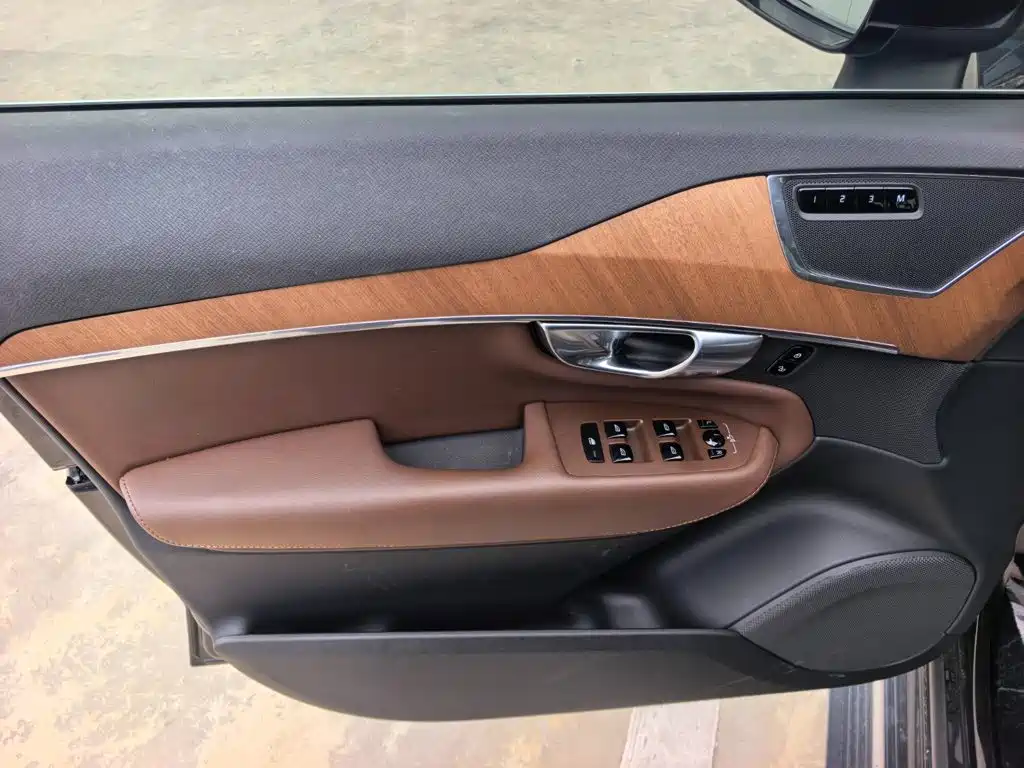 Volvo XC90 — миниатюра 8