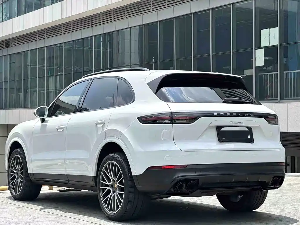 Porsche Cayenne — миниатюра 9