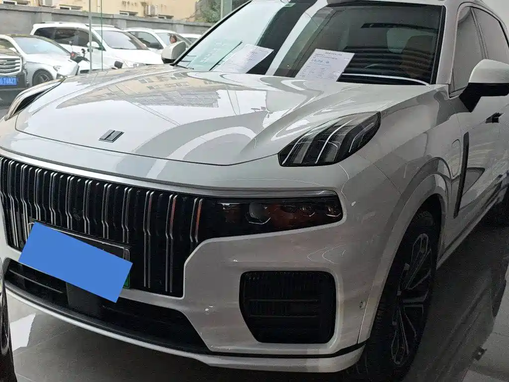 Lynk & Co 09