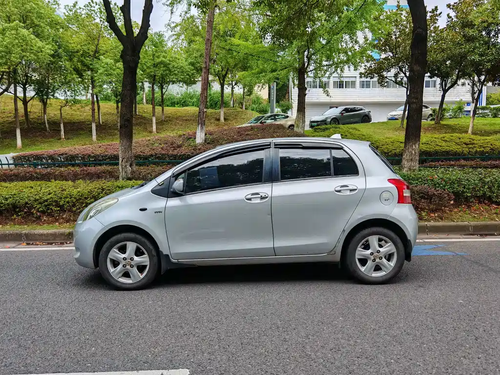 Toyota Yaris — миниатюра 3