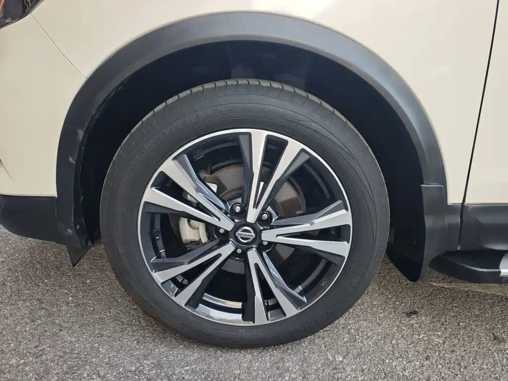 Nissan Qashqai — миниатюра 23