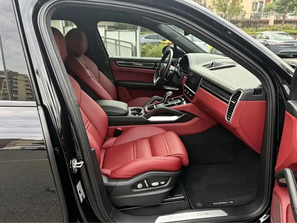 Porsche Cayenne — миниатюра 12