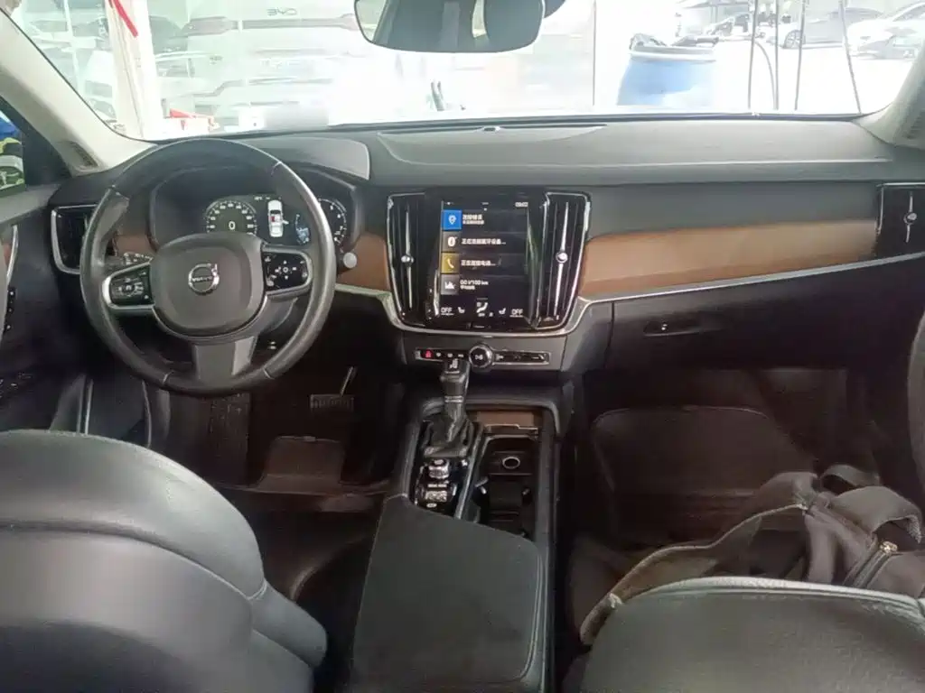 Volvo S90 — миниатюра 10