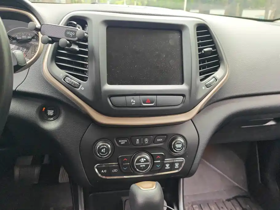 Jeep Cherokee — миниатюра 13