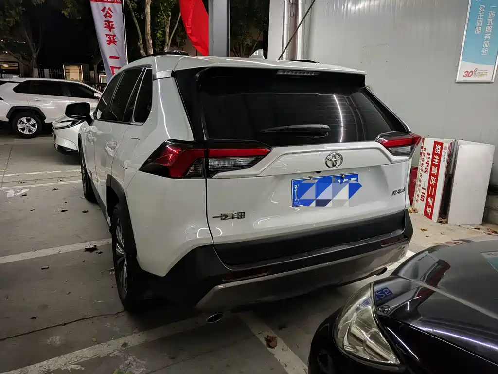 Toyota RAV4 — миниатюра 7
