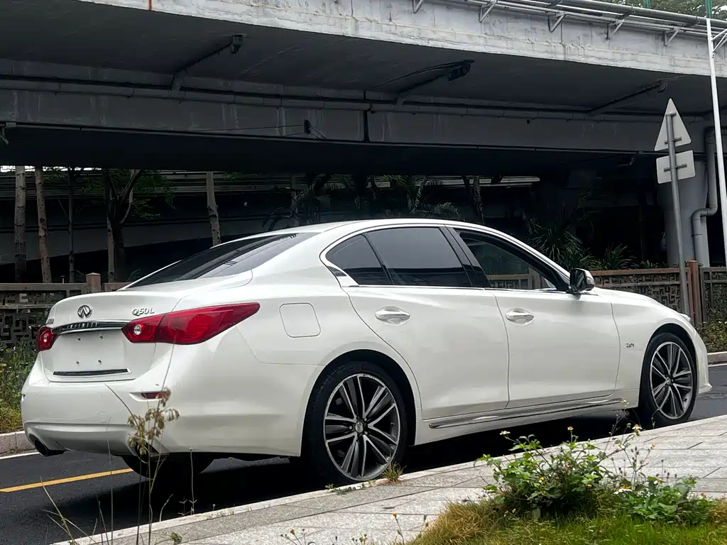 INFINITI Q50L