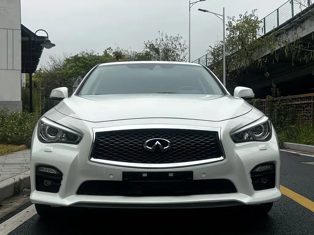 INFINITI Q50L