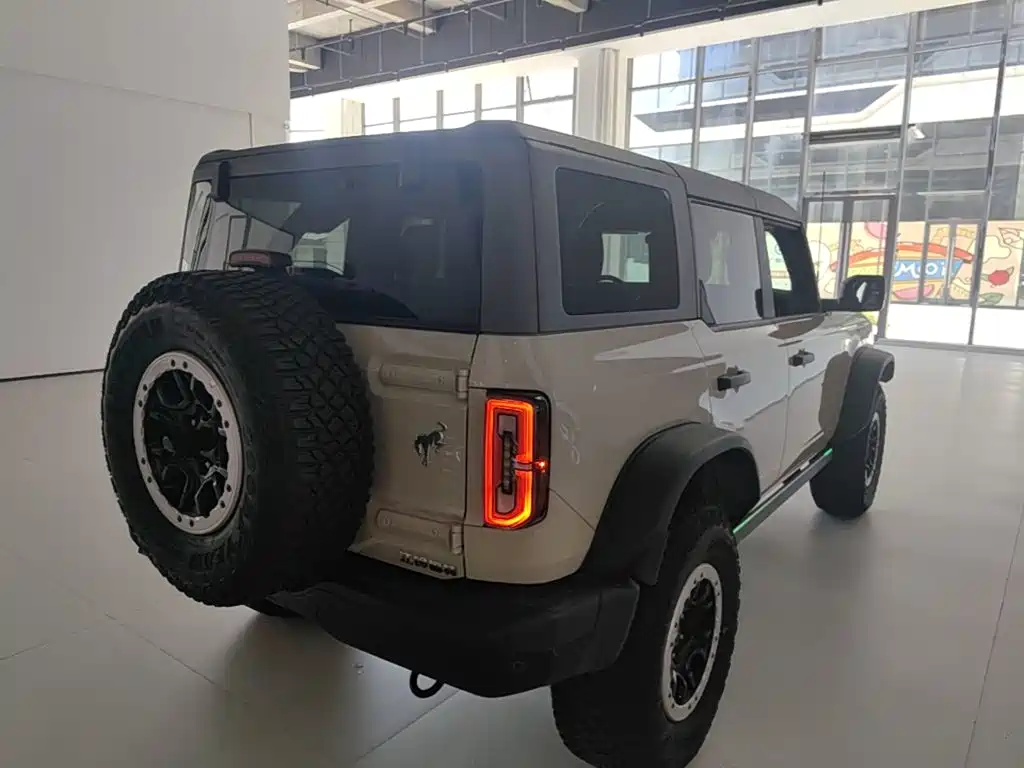 Ford Bronco — миниатюра 7