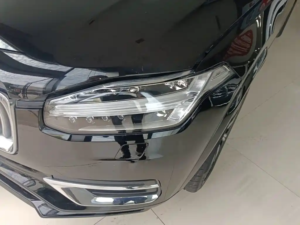 Volvo XC90 — миниатюра 24