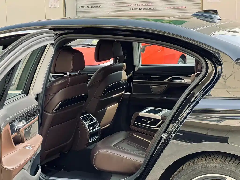 BMW 7 Series — миниатюра 5
