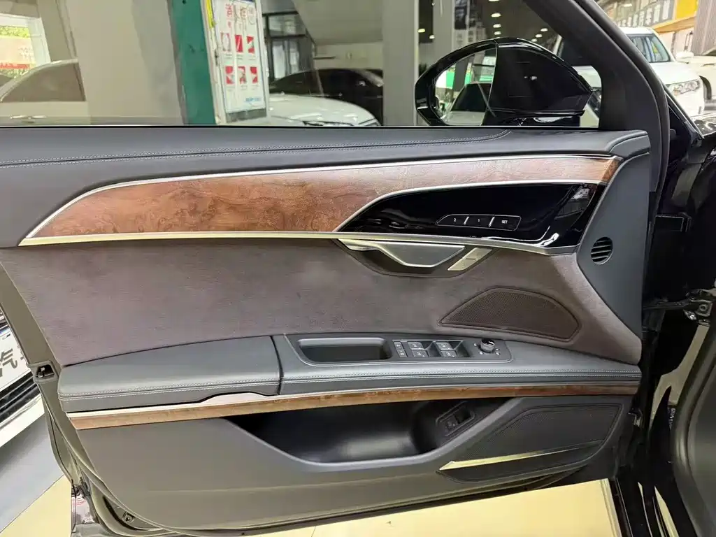 Audi A8 — миниатюра 6