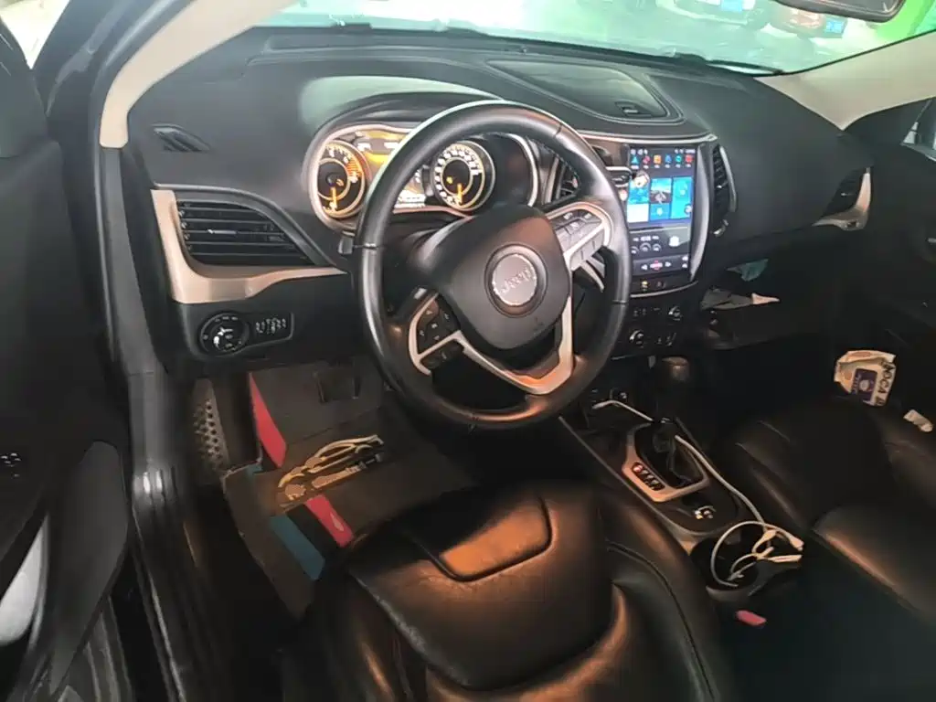 Jeep Cherokee — миниатюра 10