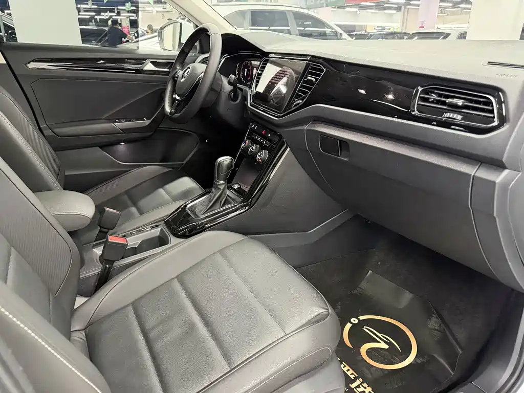 Volkswagen T-Roc — миниатюра 7