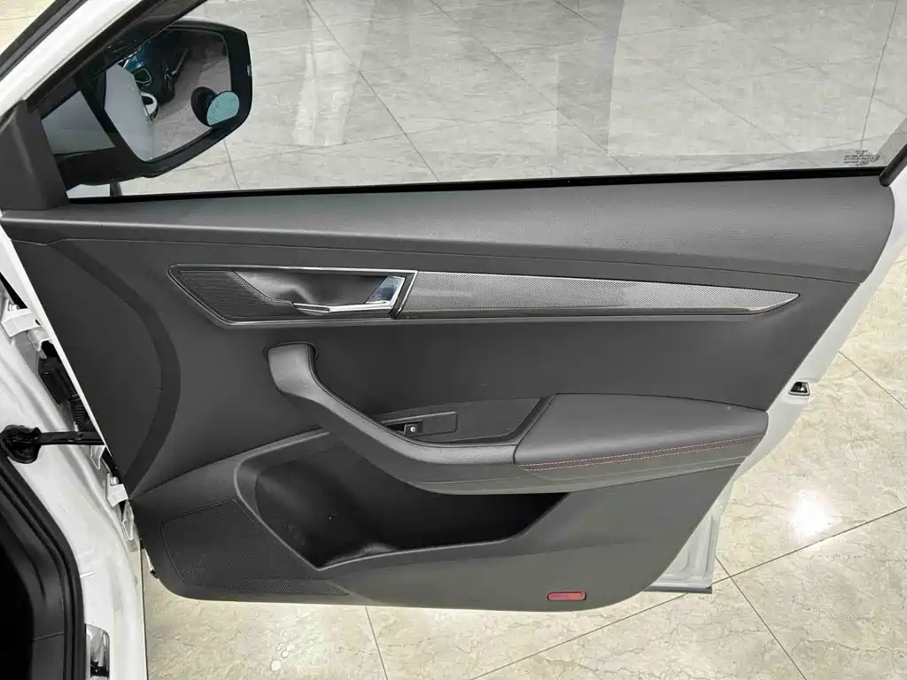 Skoda Karoq — миниатюра 17