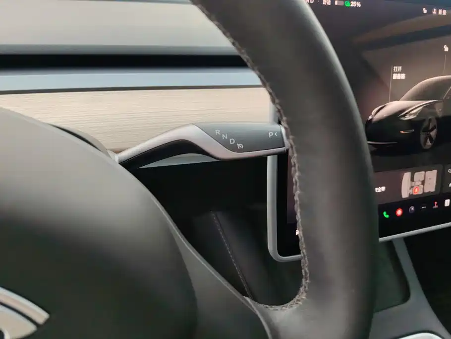 Tesla Model 3 — миниатюра 16
