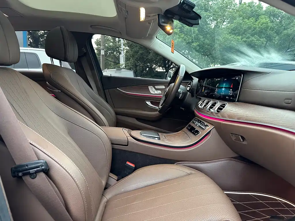 Mercedes-Benz E-Class — миниатюра 11