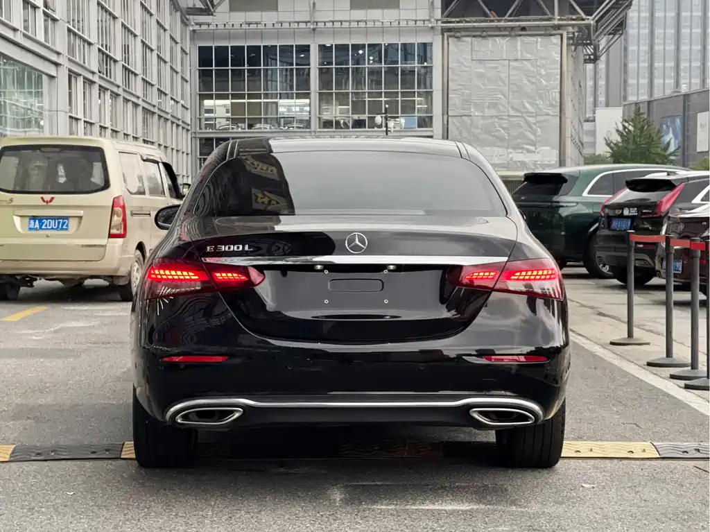 Mercedes-Benz E-Class — миниатюра 5