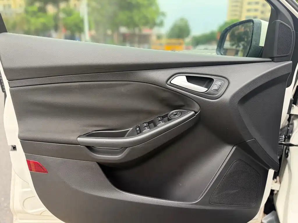Ford Focus — миниатюра 8