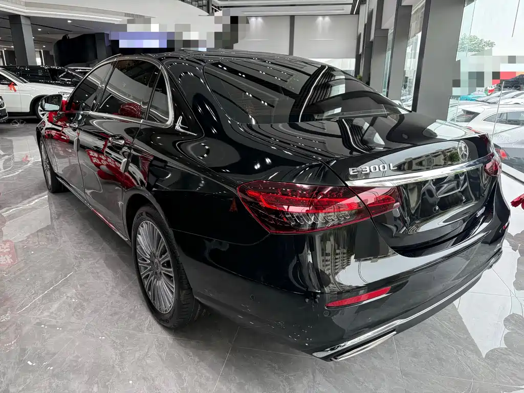 Mercedes-Benz E-Class — миниатюра 10