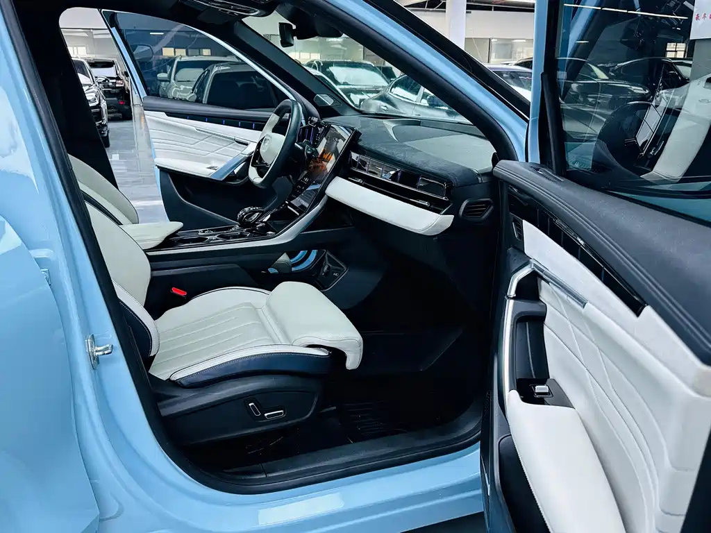 Geely Boyue L — миниатюра 8