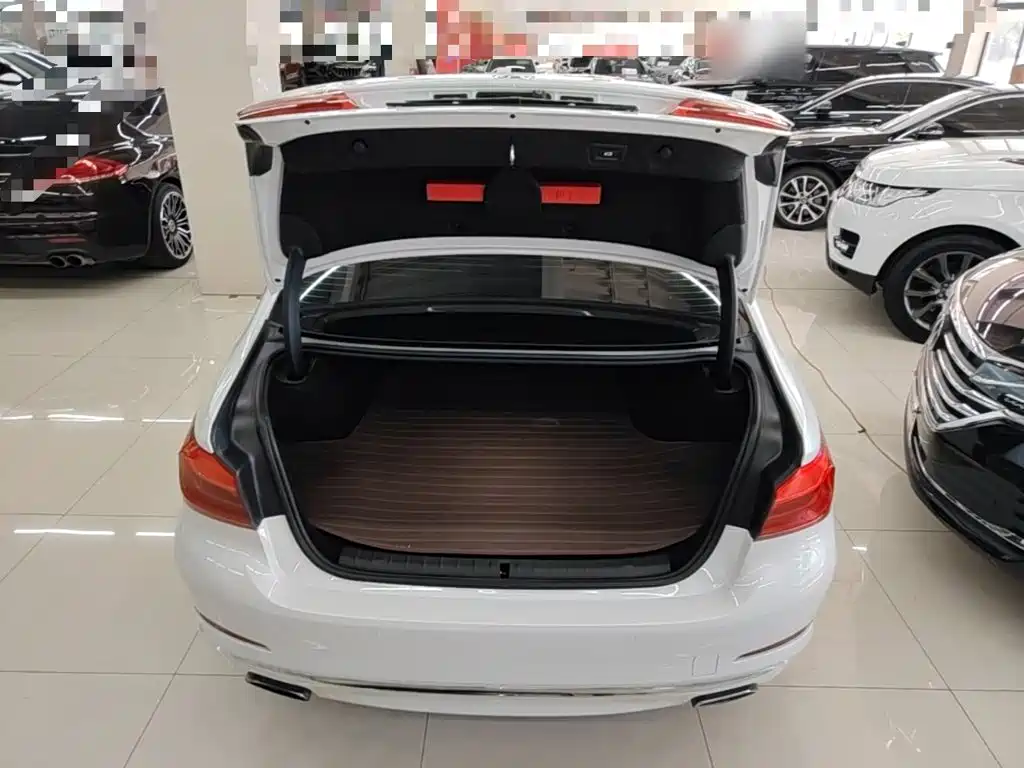 BMW 5 Series New Energy — миниатюра 19