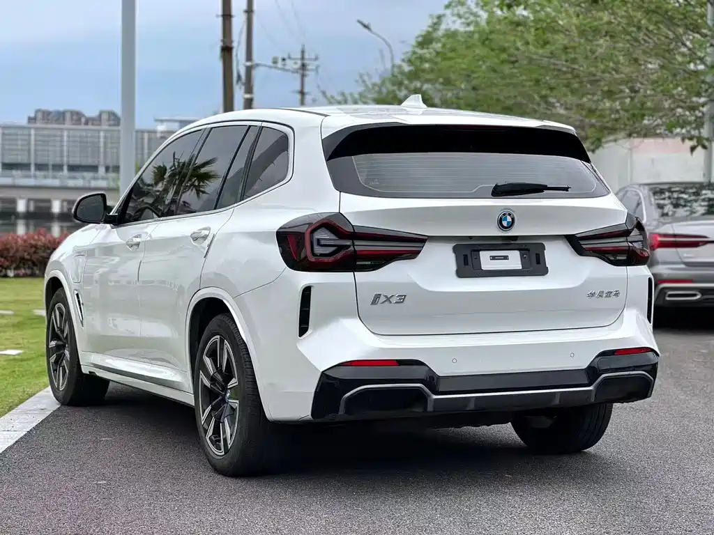 BMW iX3 — миниатюра 7