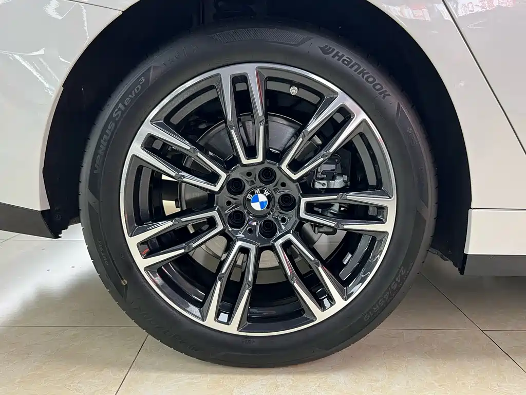 BMW 5 Series — миниатюра 29